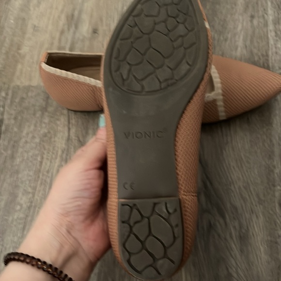 Vionic pointed toe flat - Picture 3 of 4